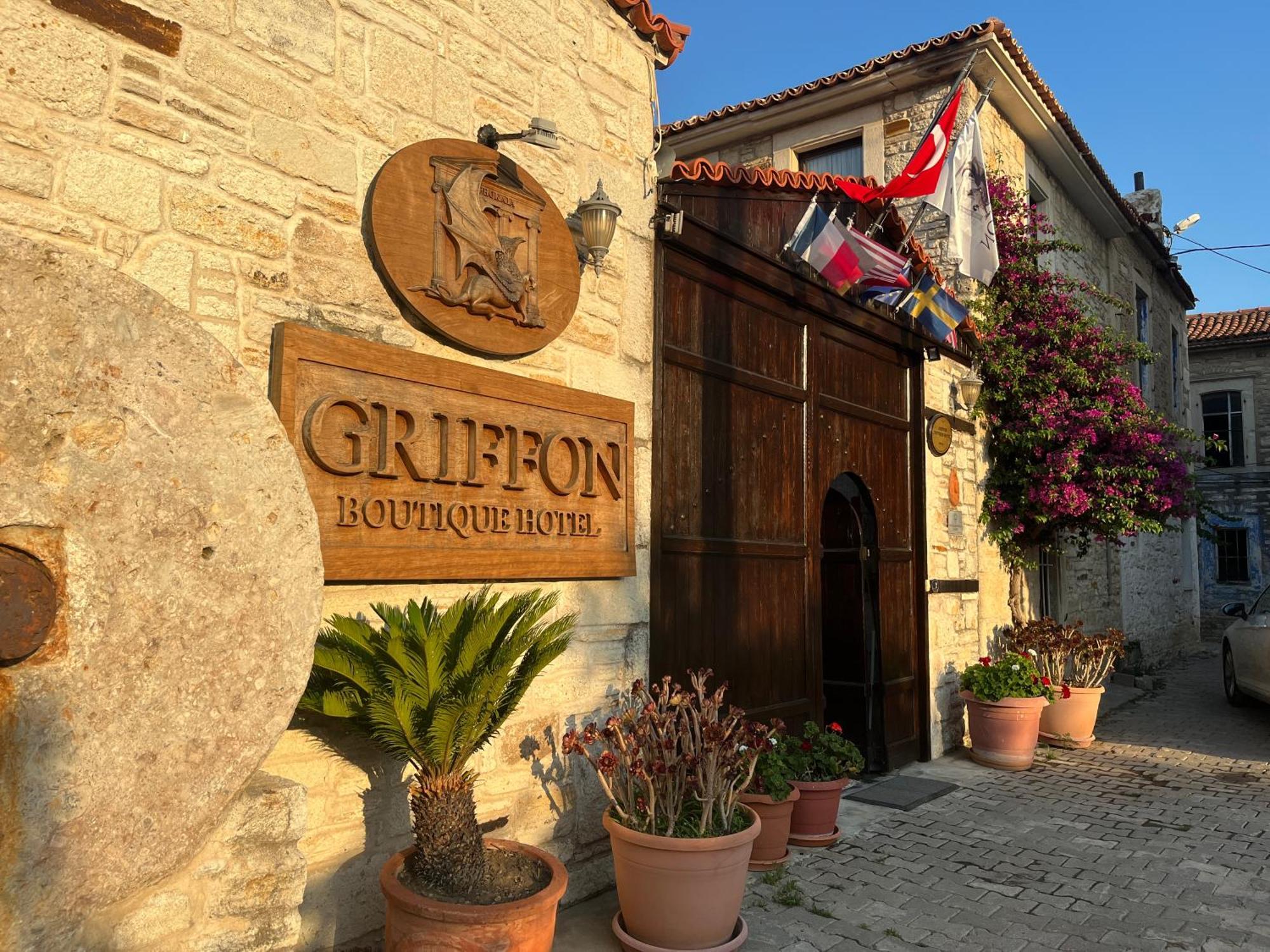 Griffon Hotel Yenifoca Exterior foto